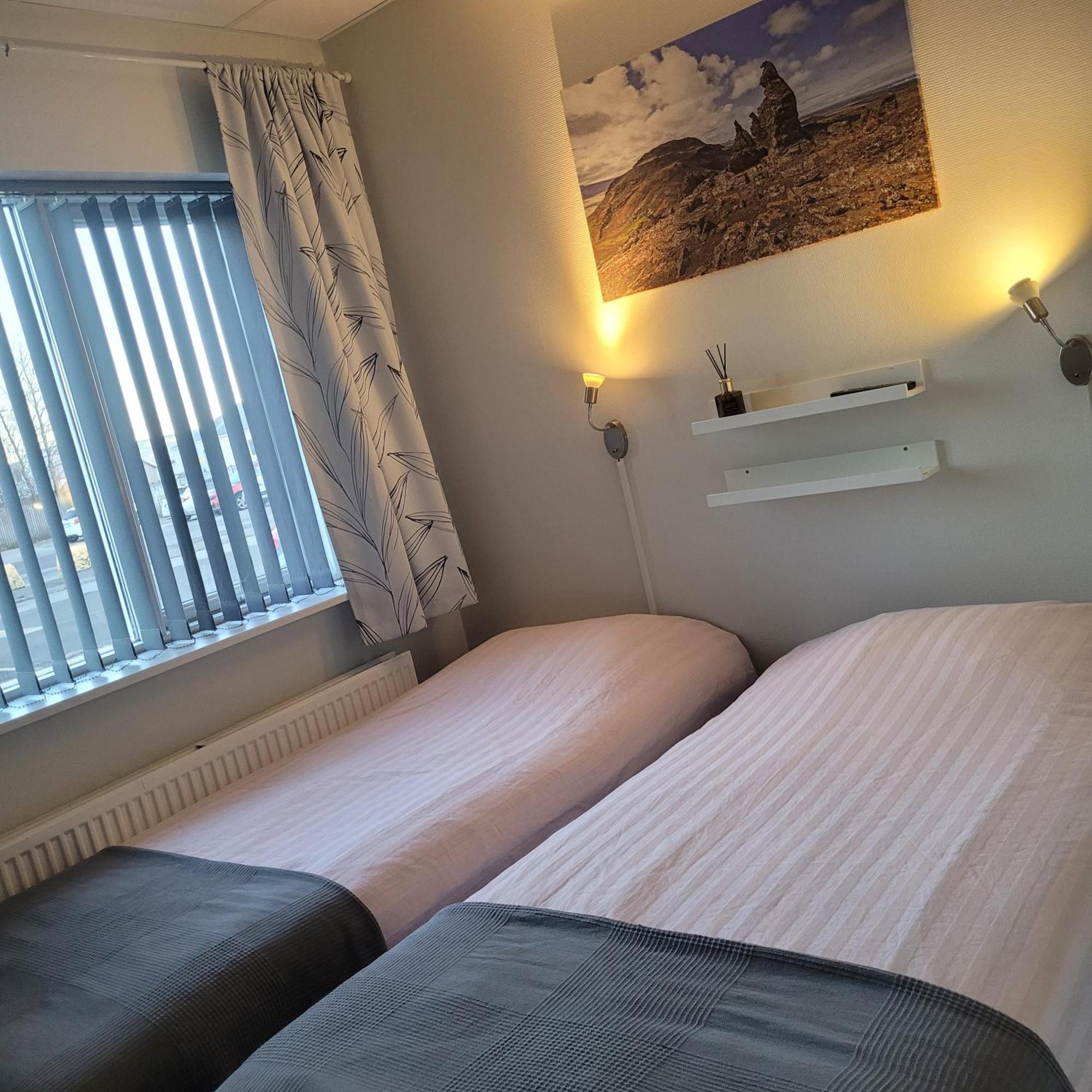 B&B Guesthouse - Bed And Breakfast Keflavik Centre Bagian luar foto
