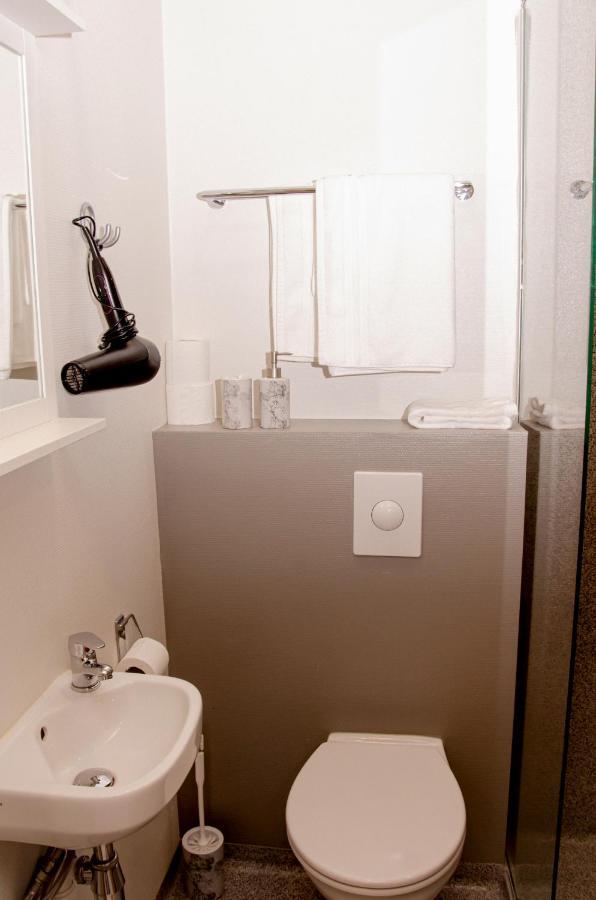 B&B Guesthouse - Bed And Breakfast Keflavik Centre Bagian luar foto